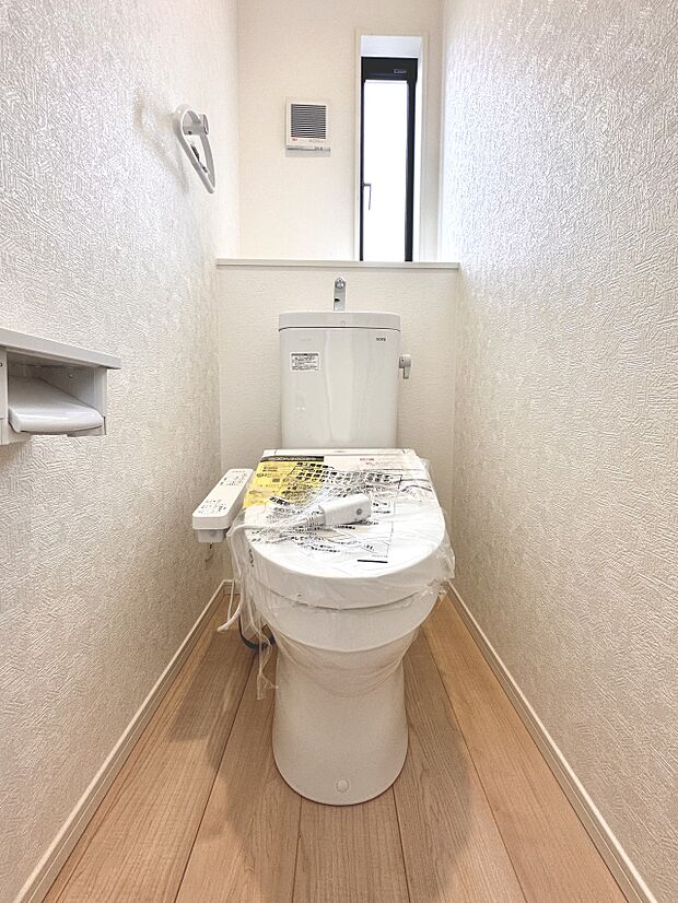 【トイレ】トイレ・ウォシュレット付。快適で衛生的な洗浄機能付温水シャワートイレです。