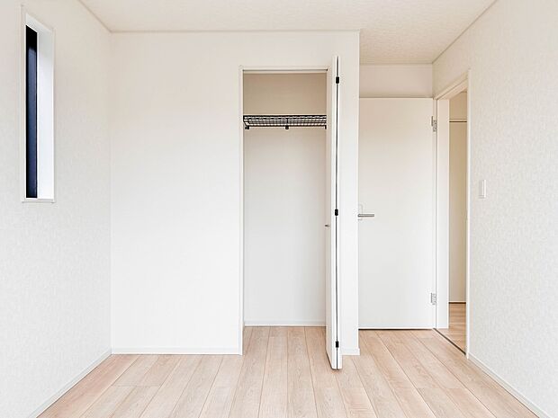 【収納】各部屋を最大限に広く使って頂ける様、全居住スペースに収納付。プライベートルームはゆったりと快適に。