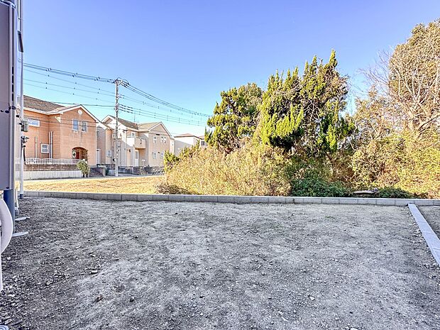 【庭】プランター等をおいてガーデニングが楽しめます。