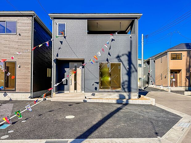 【外観】家族の温かさと陽光の暖かさ、楽しい毎日と明るい未来を予感させる「空間が織り成すひとつ先の住み心地」を演出します。