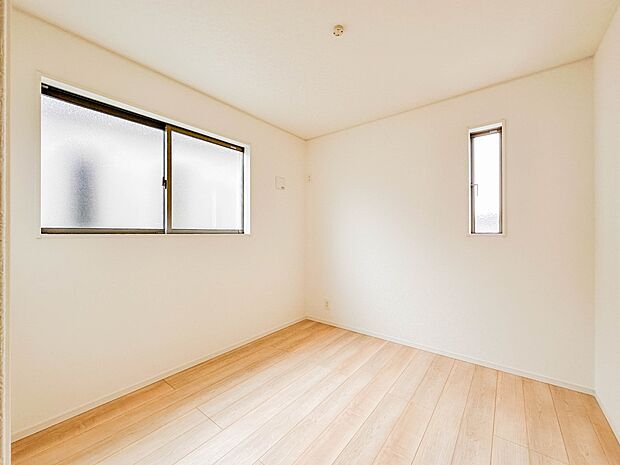 【洋室】充実した生活は伸びやかな居室空間から始まります。快適に・伸びやかに。心の潤いを求める方々へ。