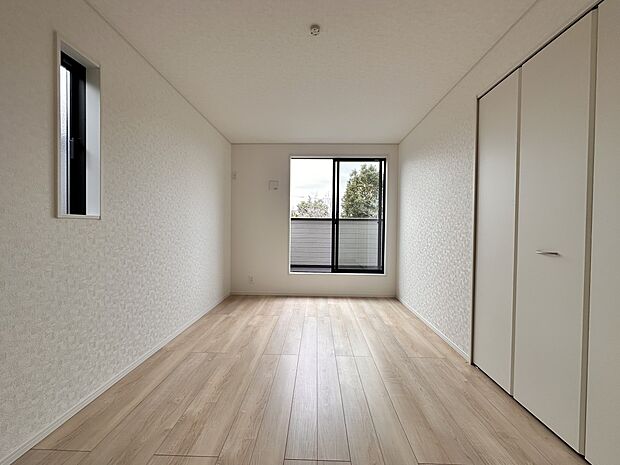 【寝室】充実した生活は伸びやかな居室空間から始まります。快適に・伸びやかに。心の潤いを求める方々へ。