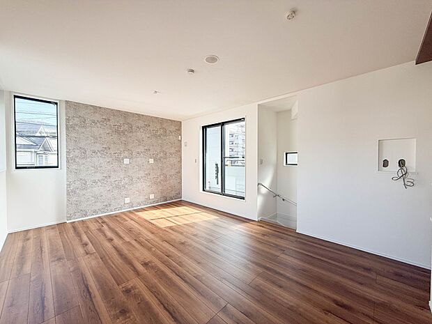 1号棟【LDK19帖】爽やかな日差しが差し込む明るいリビングです。