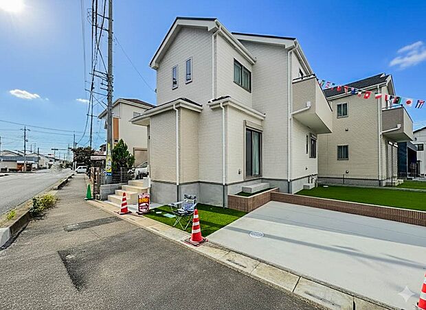 【外観】こちらの物件に少しでもご興味がありましたら、お気軽にお電話下さい。ネット上で「見えない物」「わからない事」でも、実際にご見学いただくことで、手に取るようにおわかりいただけるはずです。…