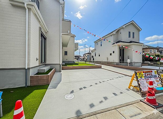 【駐車場】毎日の生活にマイカーが必須という方は、購入を検討する際、駐車場があることは大事な条件です。