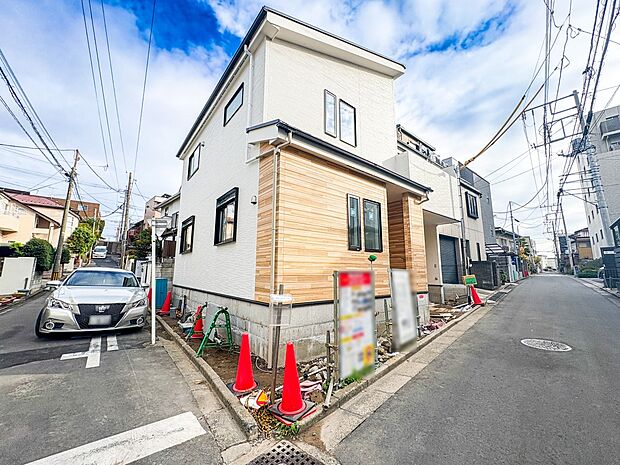 【前面道路4ｍ】車の通行が少ないので、静かな住環境を維持することができます。