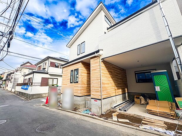 【駐車場】毎日の生活にマイカーが必須という方は、購入を検討する際、駐車場があることは大事な条件です。毎日の通勤や家族の送迎、買い物やお出かけなどクルマのある暮らしを満喫したい方は要チェック。…