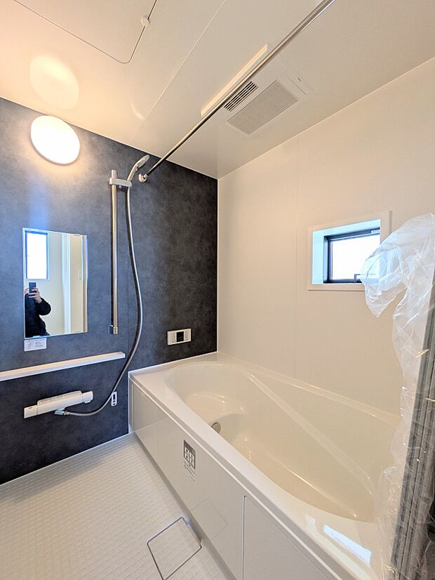 【Bathroom】一日の疲れを癒してくれるお風呂空間。使いやすさと上質な質感を両立して、単なる習慣から特別な時間に変わるはず。