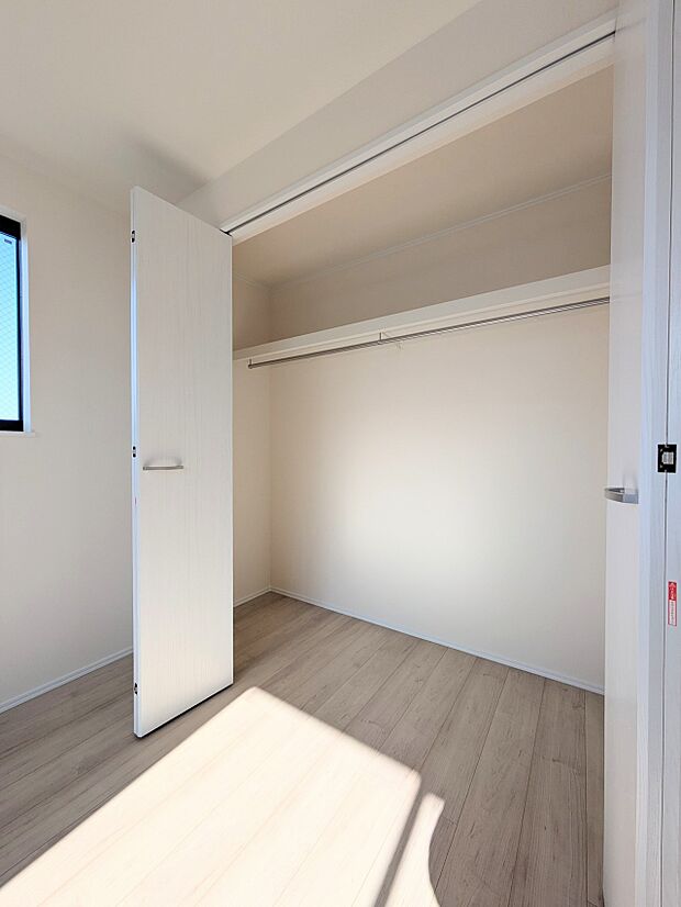 こちらの物件に少しでもご興味がありましたら、お気軽にお電話下さい。ネット上で「見えない物」「わからない事」でも、実際にご見学いただくことで、手に取るようにおわかりいただけるはずです。