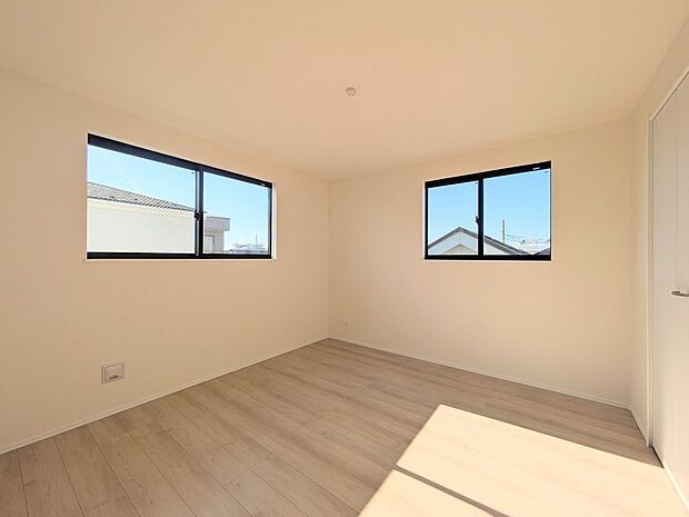 快適に過ごす条件は、一人ひとり違います。だからこそ飾り過ぎないシンプルな内装と偏り過ぎないデザインで統一しました。暮らしの中でオーナー様だけの【マイホーム】に創り上げて下さい。