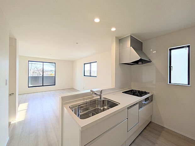 【Dining】ダイニングテーブルを置いても十分な広さが確保されています。