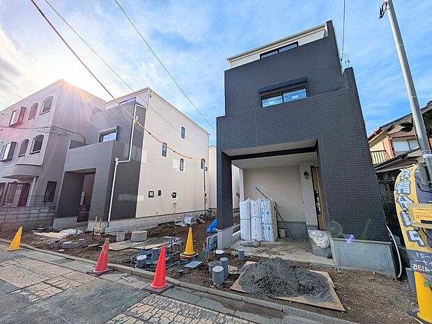 　玄関はおうちの顔と言われます。玄関アプローチは、外観デザインの印象を左右します。ご家族の個性を出しながら、素敵な玄関でお客様をお迎えしてください。