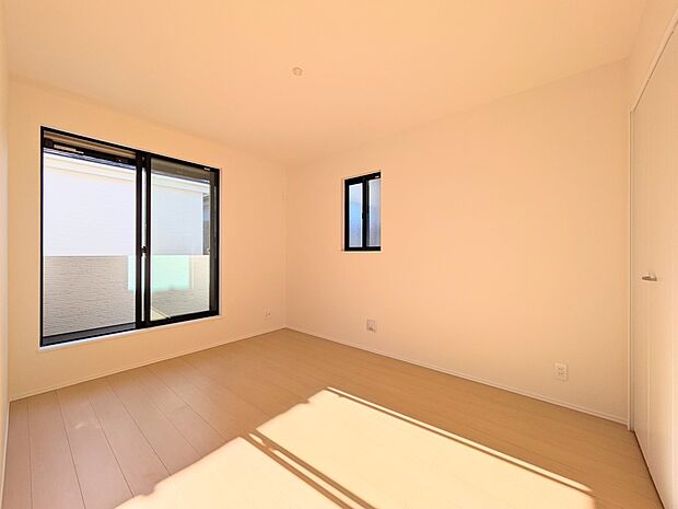 独立性を高めたお部屋。陽光も降り注ぐ明るく開放的な空間が魅力的。