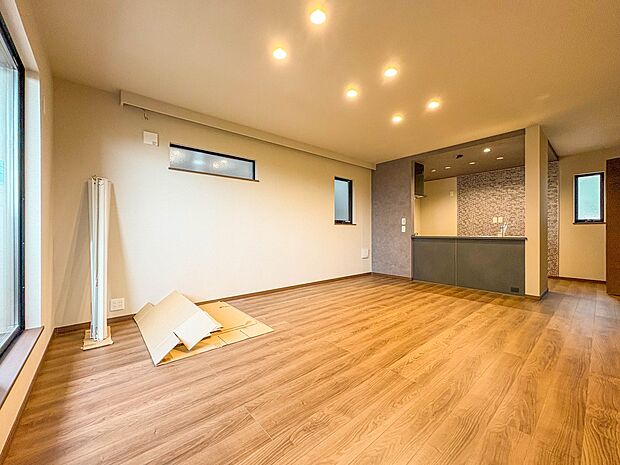 D号棟【LDK16.7帖】明るく開放的な空間が広がるLDK。