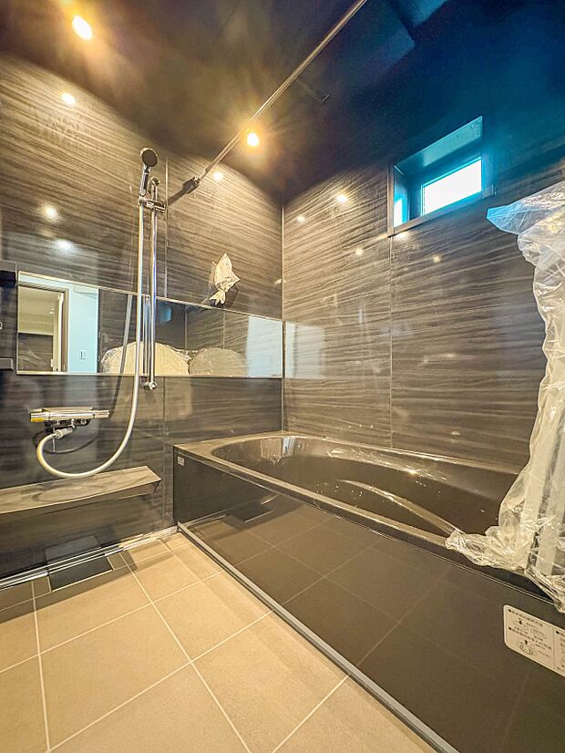 【浴室】一日の疲れを癒してくれるお風呂空間。使いやすさと上質な質感を両立して、単なる習慣から特別な時間に変わるはず。