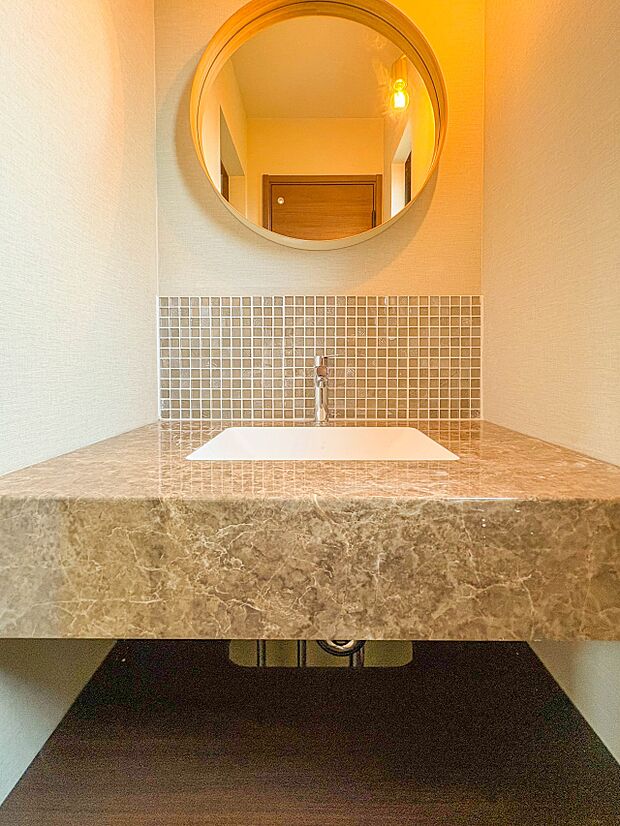 【セカンド洗面台】リビング横のセカンド洗面台。お手洗い横に設置。