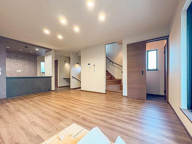 D号棟【LDK16.7帖】収納が豊富で広々した空間になります。