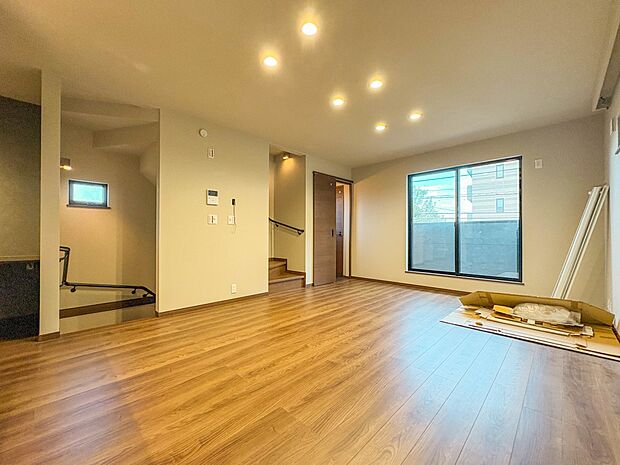 D号棟【LDK16.7帖】会話でホッとコミュニケーションできるリビング。