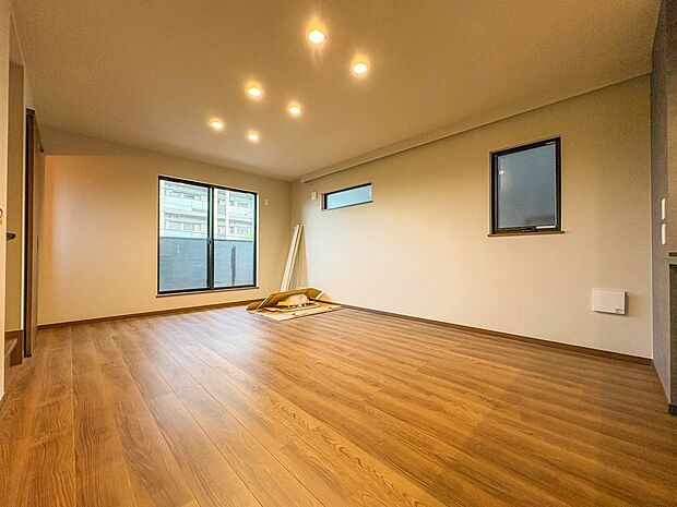 D号棟【LDK16.7帖】広々としたリビングダイニング。ゆったりとしたキッチン。