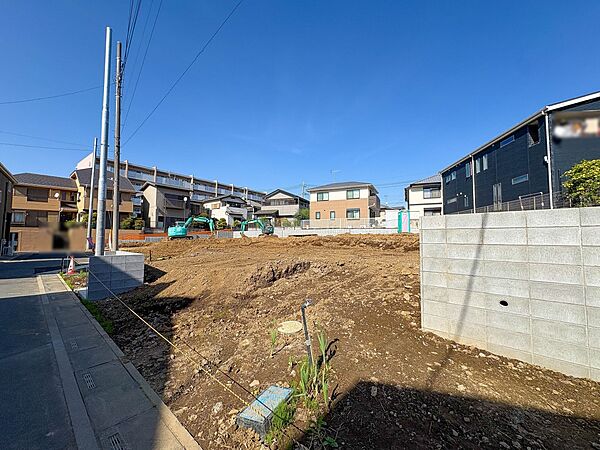 【前面道路】車の通行が少ないので、静かな住環境を維持することができます。
