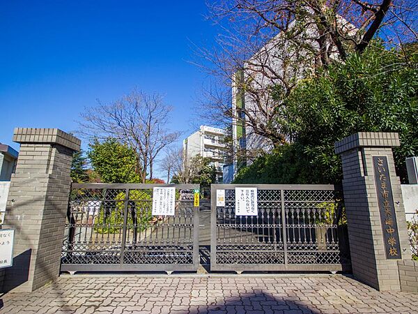中学校 650m 木崎中学校(「文武両道」の校風の精神を一貫して継承してきました。「よく考えてじっくり行動する」「思いやりの心をもつ」「はつらつと接する」などを、大切にする生徒を育てることを…