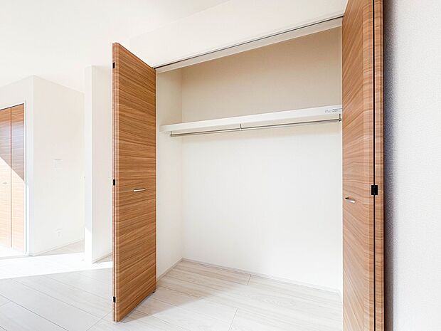 【収納】各部屋を最大限に広く使って頂ける様、全居住スペースに収納付。プライベートルームはゆったりと快適に。