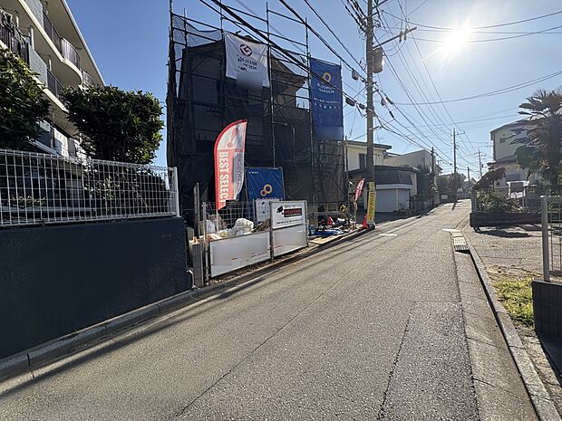 【外観】全部屋南向き設計。角地。地盤良好。