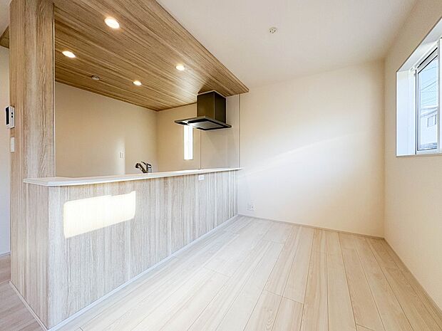 【LDK16帖】忙しい朝でも家族揃って食事をしたいゆとりあるダイニングスペース。