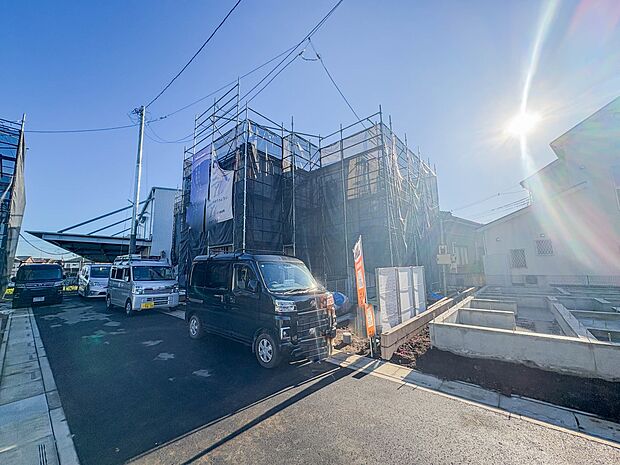 【外観】家族の温かさと陽光の暖かさ、楽しい毎日と明るい未来を予感させる「空間が織り成すひとつ先の住み心地」を演出します。