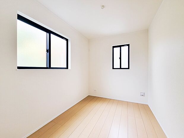 A号棟【洋室-5.25帖】 シンプルにデザインされた室内。家具やレイアウトでお好みの空間に。