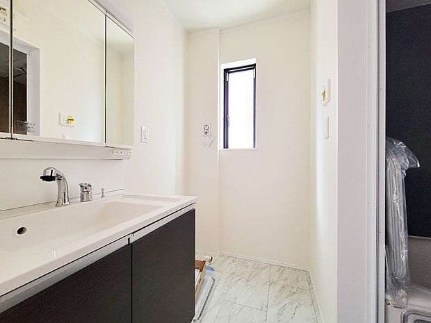 A号棟【ランドリースペース】毎日出る洗濯物を設置するクリーンなスペースです。