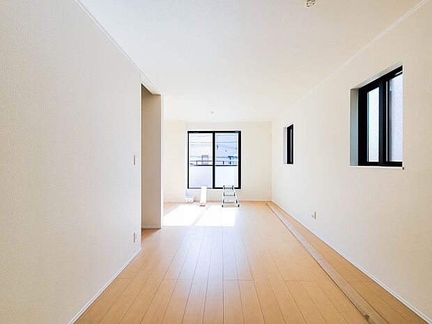 A号棟【ダイニングキッチン】会話でホッとコミュニケーションできるリビング。料理でホッとハピネスになるキッチンなど。人をホッとさせる最新設備・仕様を採用しています。