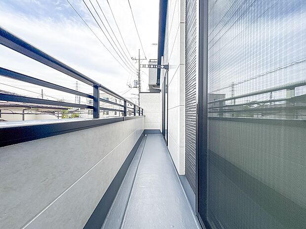 【バルコニー】バルコニーから差し込む陽光・通風は、住環境・快適性と共に有り続ける貴重な「財産」です。