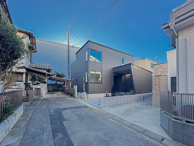 ここから始まる「日常」はご家族にとってかけがえのない時間となります。少しでも豊かに、快適に。そんな想いから本邸宅は生まれました。