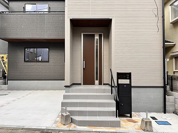 【玄関】電子キー採用・荷物を持っての開施錠もラクラク！