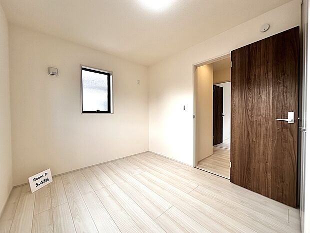 【洋室 5.43帖】南向き、2方位採光・2階4部屋、全室収納クローゼット付き