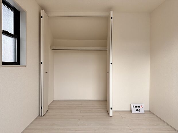 【クローゼット】2階4部屋、全室収納クローゼット付き
