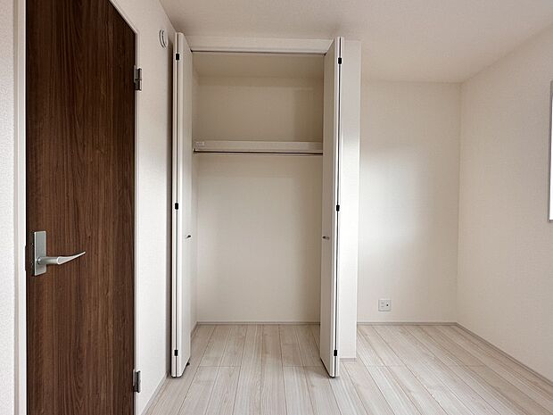 【クローゼット】2階4部屋、全室収納クローゼット付き