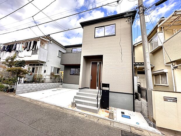 【現地外観】南道路4ｍに面した整形地・駐車並列2台