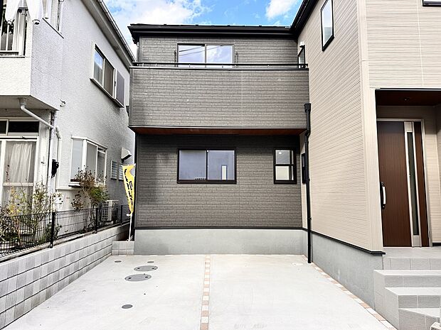 【駐車場】並列2台・ゆとりの敷地30坪