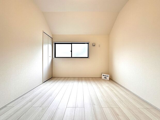 【洋室 6帖】2階4部屋、全室収納クローゼット付き