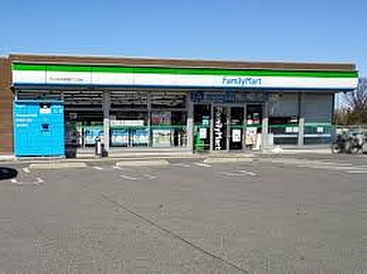 コンビニ 342m ファミリーマートさいたま大和田店(ファミリーマートの強さは、少量のお惣菜を売るファミデリカとドラッグストアと組んだコラボ。サラダを中心にしたヘルシー食材が充実のコンビニで…