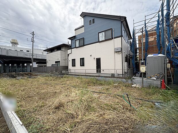 【外観】こちらの物件に少しでもご興味がありましたら、お気軽にお電話下さい。ネット上で「見えない物」「わからない事」でも、実際にご見学いただくことで、手に取るようにおわかりいただけるはずです。…