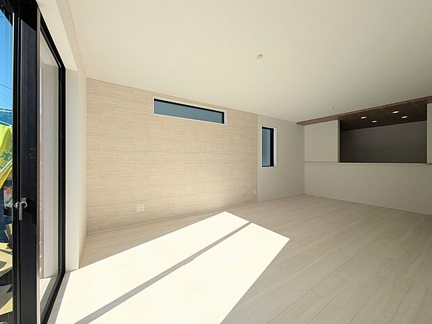 【リビングダイニング】しっかりとした広さがあるのでルームメイク自由自在!