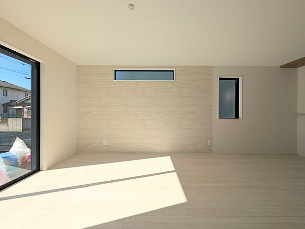 【リビングダイニング】しっかりとした広さがあるのでルームメイク自由自在!