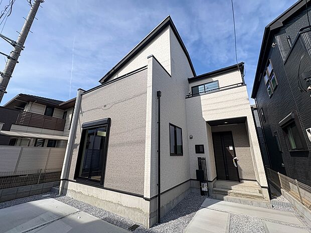 12号棟【現地外観】家族の温かさと陽光の暖かさ、楽しい毎日と明るい未来を予感させる「空間が織り成すひとつ先の住み心地」を演出します。