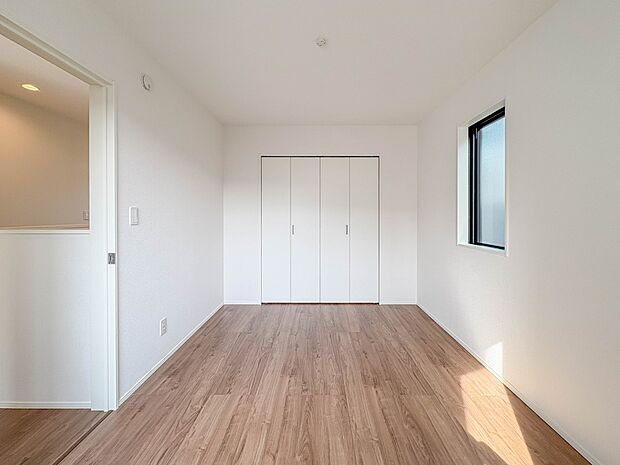 12号棟【洋室6帖】充実した生活は伸びやかな居室空間から始まります。快適に・伸びやかに。心の潤いを求める方々へ。