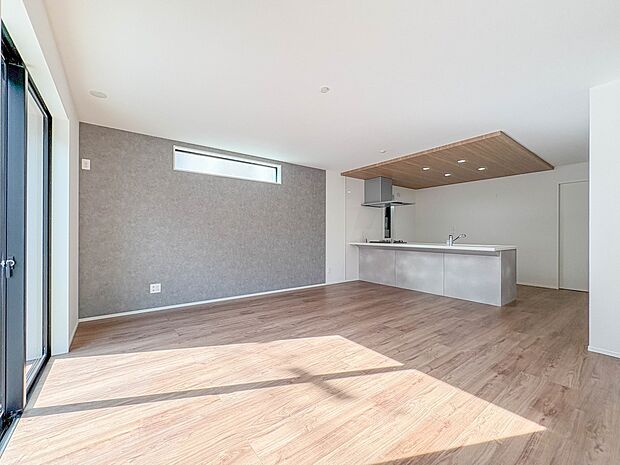 12号棟【LDK17帖】会話でホッとコミュニケーションできるリビング。料理でホッとハピネスになるキッチンなど。人をホッとさせる最新設備・仕様を採用しています。