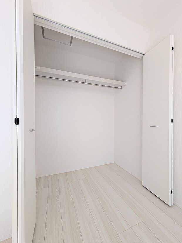 こちらの物件に少しでもご興味がありましたら、お気軽にお電話下さい。ネット上で「見えない物」「わからない事」でも、実際にご見学いただくことで、手に取るようにおわかりいただけるはずです。