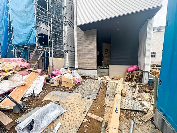 【駐車場】毎日の生活にマイカーが必須という方は、購入を検討する際、駐車場があることは大事な条件です。毎日の通勤や家族の送迎、買い物やお出かけなどクルマのある暮らしを満喫したい方は要チェック。…